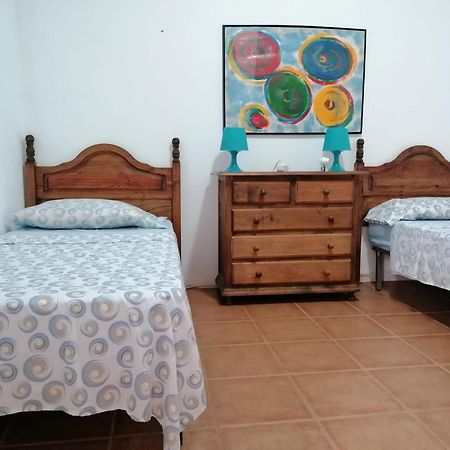 Habitacion En Un Bajo 2 Camas Individual Casa Compartida Abades  Luaran gambar