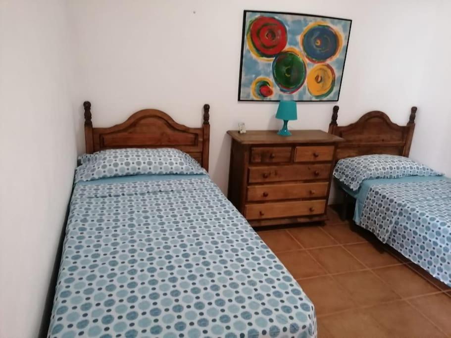 Habitacion En Un Bajo 2 Camas Individual Casa Compartida Abades  Luaran gambar