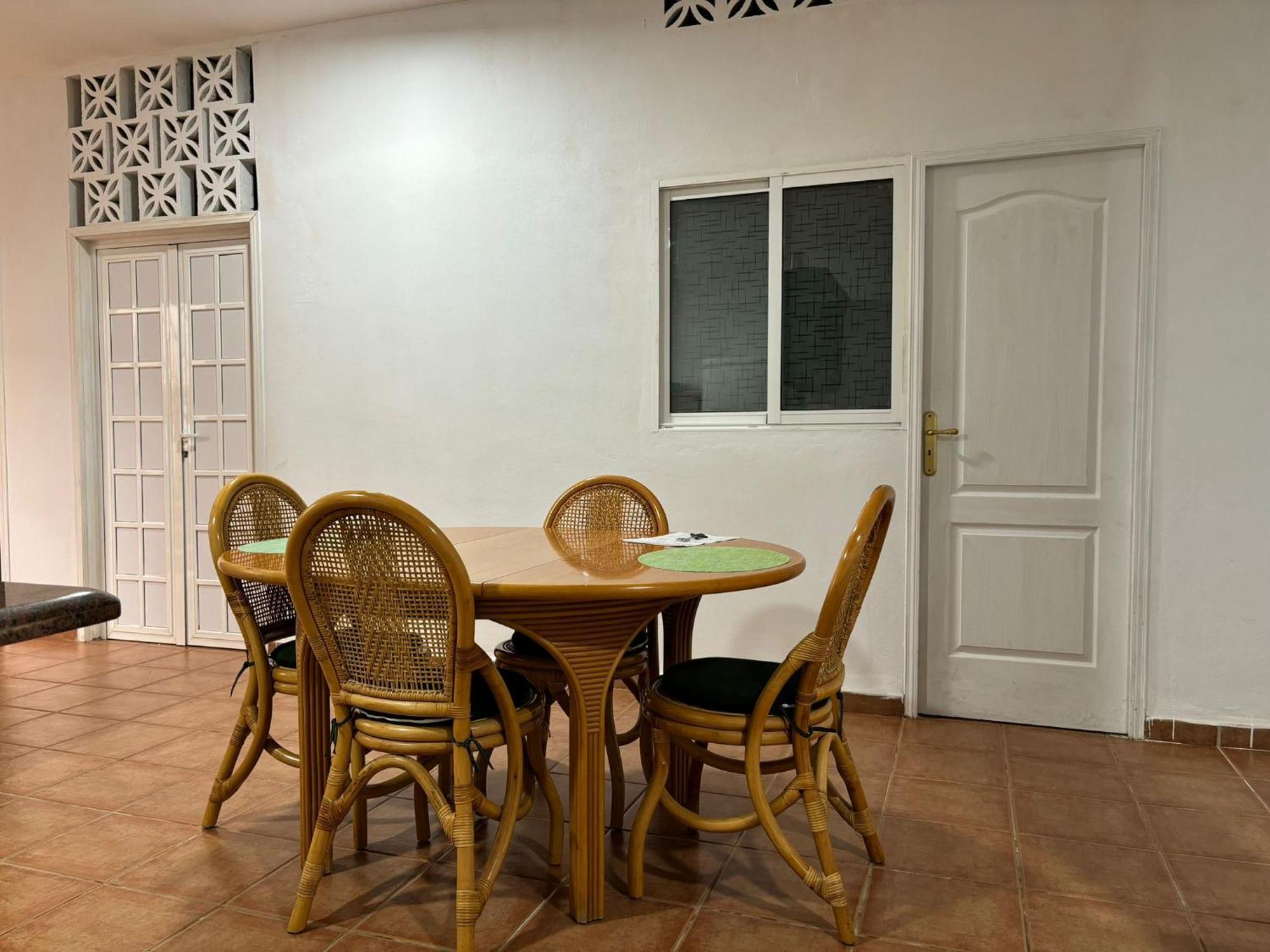 Habitacion En Un Bajo 2 Camas Individual Casa Compartida Abades  Luaran gambar